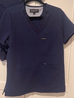 Members Only Navy V-Neck Scrub Top & bottoms.